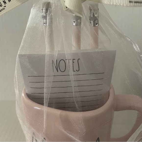 🩷 Rae Dunn 🩷 Mom Ceramic Mug Gift Set with Notepad and Pencils NWT - Picture 4 of 8